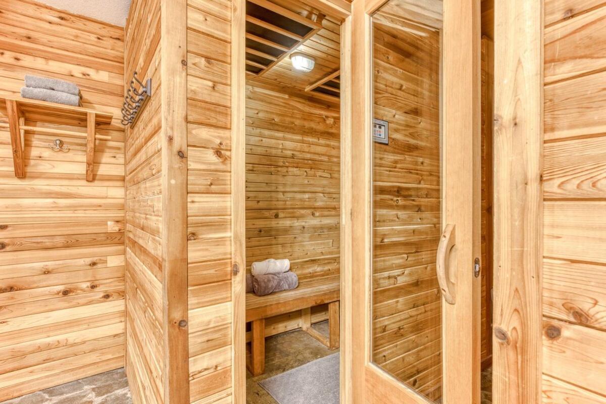 Great Blue Lodge - Spacious Ski Lodge, Hot Tub, Sauna, Game Room & More Гавърнмънт Кемп Екстериор снимка
