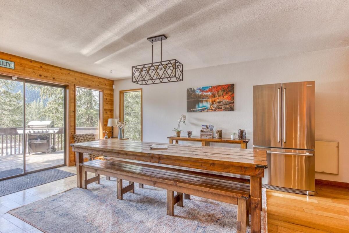 Great Blue Lodge - Spacious Ski Lodge, Hot Tub, Sauna, Game Room & More Гавърнмънт Кемп Екстериор снимка