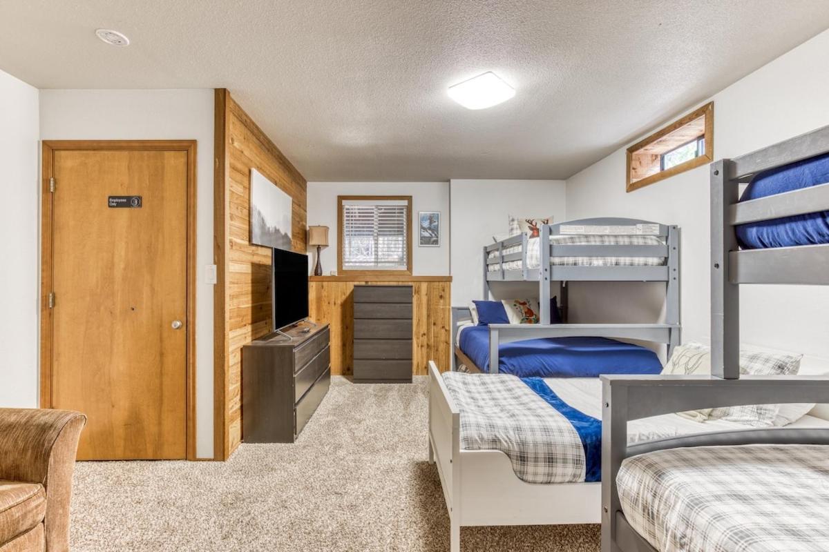 Great Blue Lodge - Spacious Ski Lodge, Hot Tub, Sauna, Game Room & More Гавърнмънт Кемп Екстериор снимка